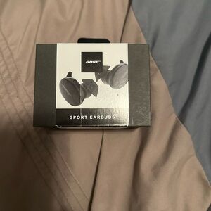 Brand new Bose sport earbuds